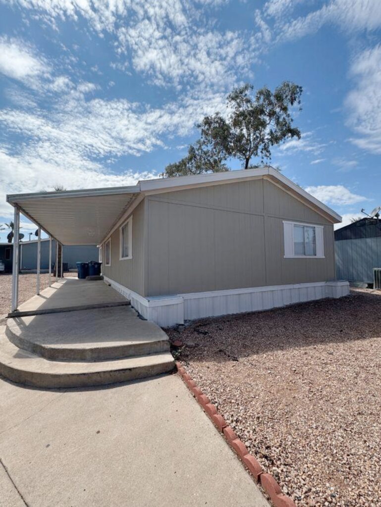 Suggest 
10 CTR-based meta titles with focus keyword. 
10 CTR-based meta descriptions with focus keyword and brand name.
URL